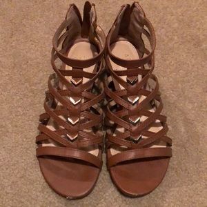 Women’s sandals like new. Light brown